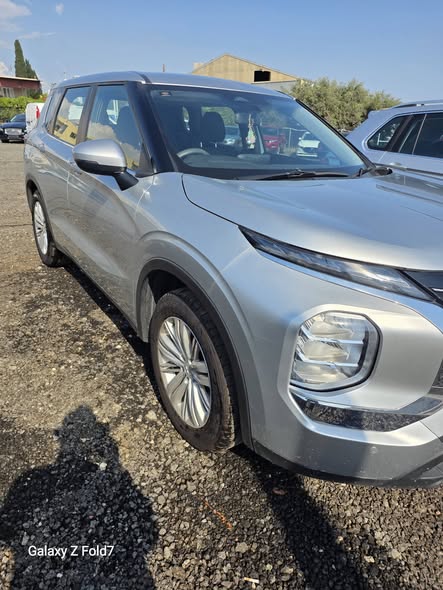 
								MITSUBISHI OUTLANDER 2022 2.5L full									